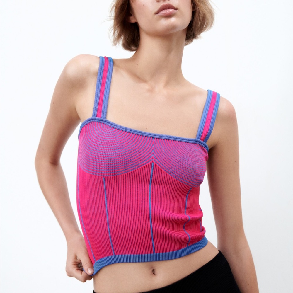 ZARA SEAMLESS TOP